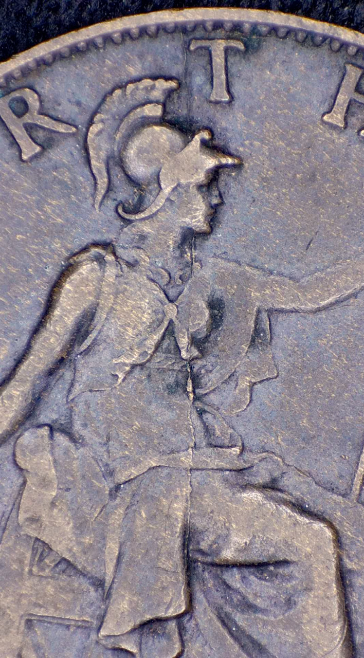 1917-Farthing,-Die-Crack-Right-Down-The-Middle-Of-Reverse