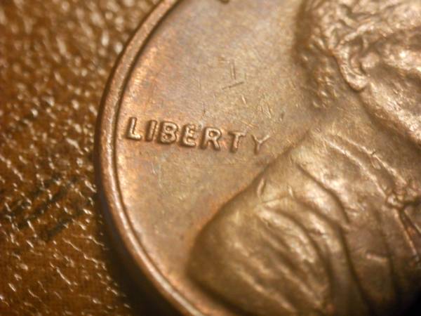 Lincoln-1977-D.-Missing-Part-Of-Nose?-DD-Liberty?