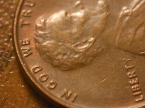 Lincoln-1977-D.-Missing-Part-Of-Nose?-DD-Liberty?
