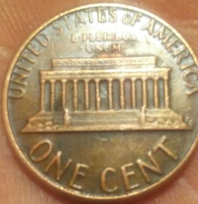 1981-D-Lincoln-Penny-Struck-Slightly-Off-Center-And-Odd-Color