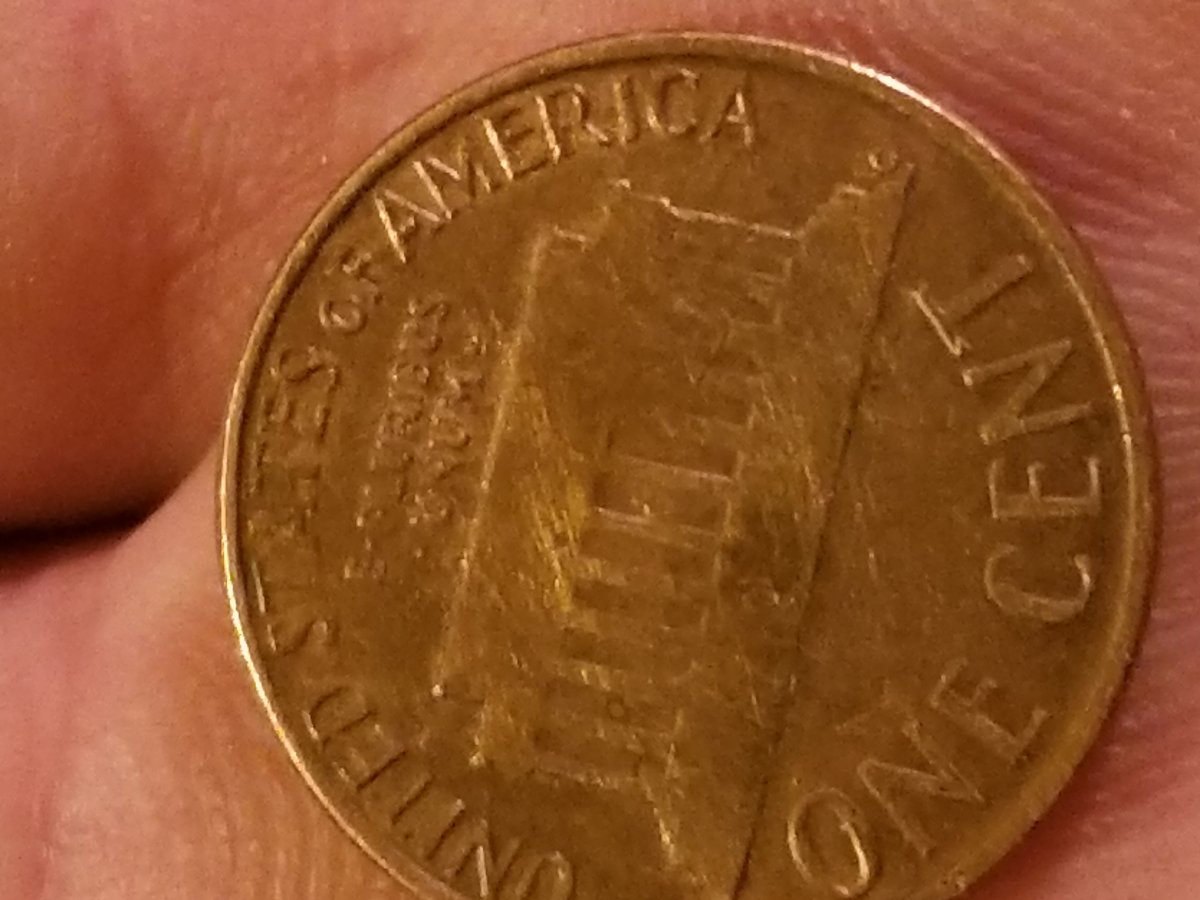 1977-Lincoln-Penny-Looks-Like-Error-On-Bak-Any-Help-Wood-Be-Appreciated