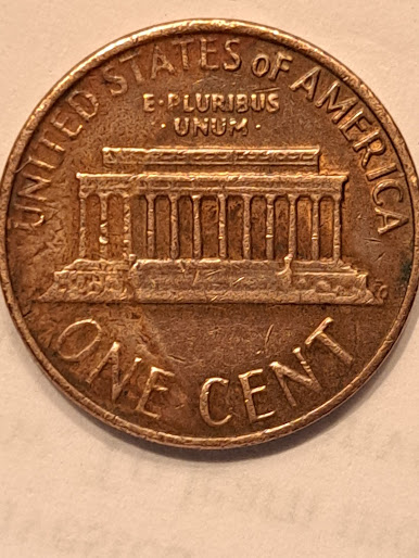 1977-Lincoln-Penny-/-Shows-Shadows-On-Obverse-And-Reverse