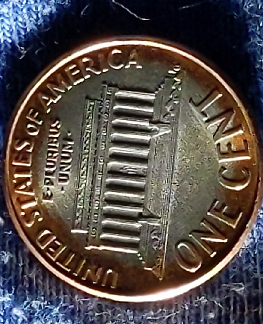 2004-Lincoln-Memorial-Cent:-Check-This-Out-Someone-Different