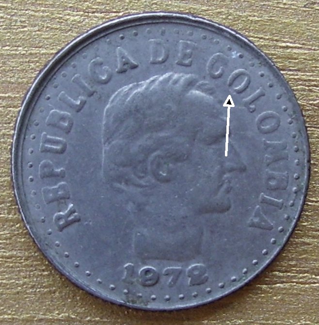 10-Centavos-1972-Colombian-Coin-Rotated-And-With-A-Curious-O