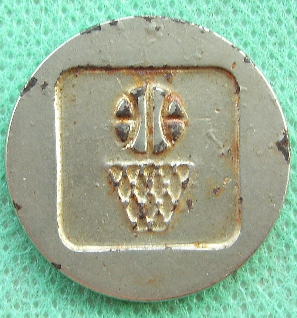 Could-You-Help-Me-To-ID-This-Piece-?