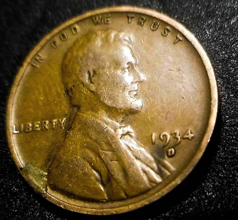 1934-D-Wheat-Penny,-Odd-Bowtie,-Missing-Area-In-Armpit,-And-T-In-Cent-Shado