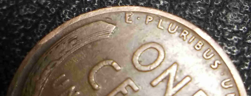 1934-D-Wheat-Penny,-Odd-Bowtie,-Missing-Area-In-Armpit,-And-T-In-Cent-Shado