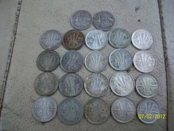 Coins-From-A-Deceased-Estate-25-And-46-Pennies-Amongst-Them