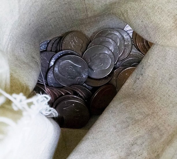 A-Couple-Nice-Bank-Teller-Finds