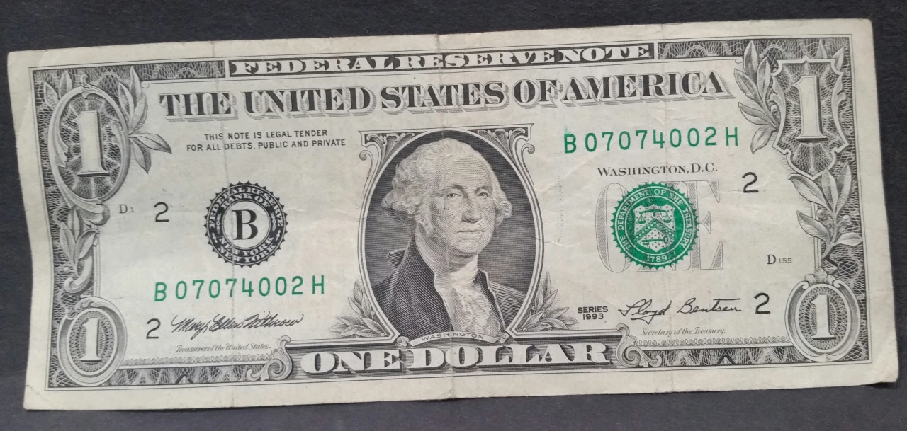 1993-One-Dollar-Bill-Ink-Smudge?-On-Serial-Number
