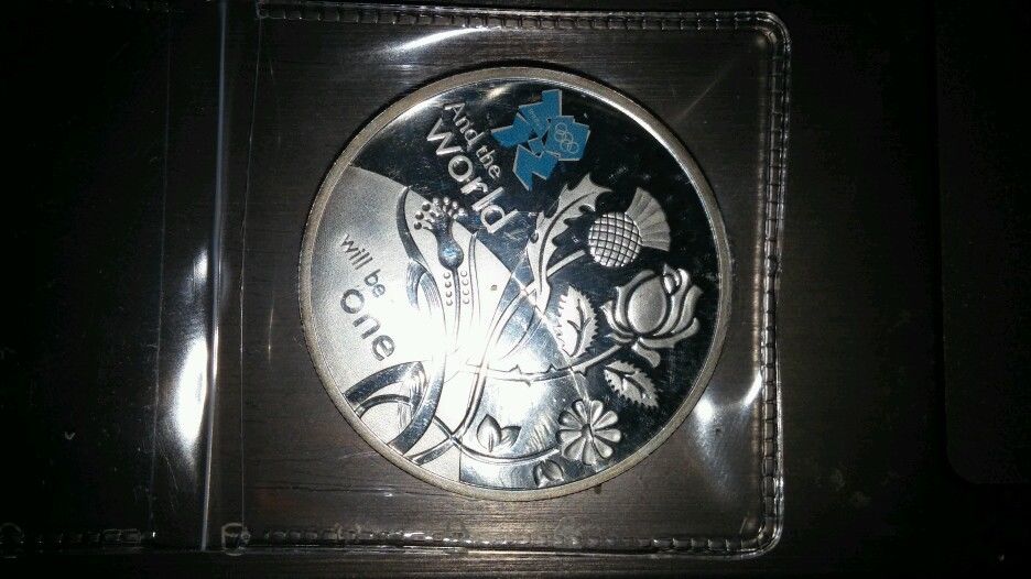 Fake-£5-London-Olympic-Coins