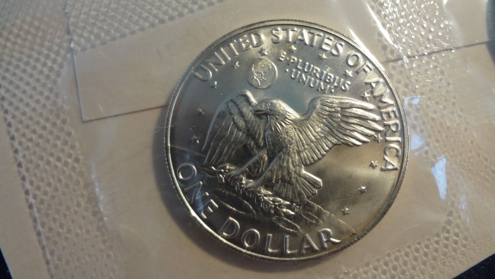 Blue-Eisenhower-Ike-Dollars-Original-Packaging-Vs-Professional-Grading