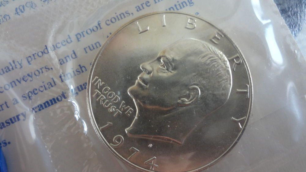 Blue-Eisenhower-Ike-Dollars-Original-Packaging-Vs-Professional-Grading