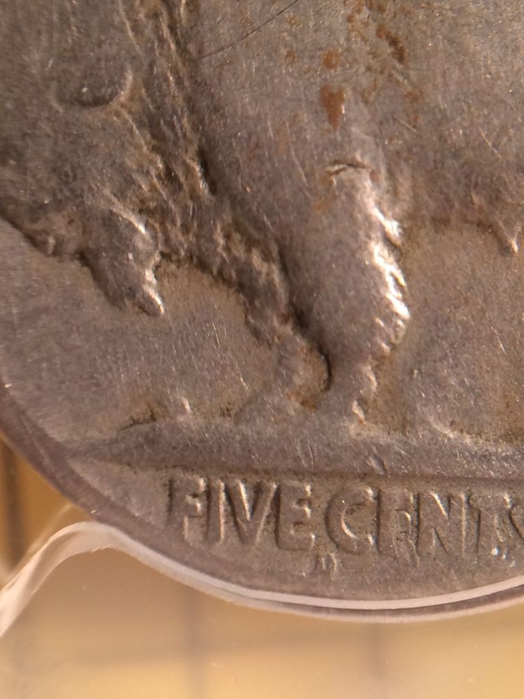 Does-This-Buffalo-Nickel-Have-3&1/2-Legs?