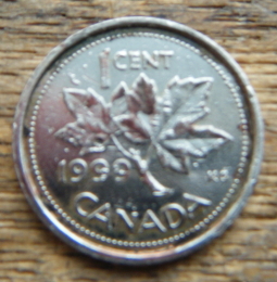 1999-Canadian-1-Cent-Penny-Wrong-Plachet-Strike?