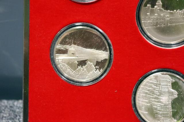 Help-Me-Find-Pictures-Or-The-Actually-Thing!-Franklin-Mint-Canadian-Land