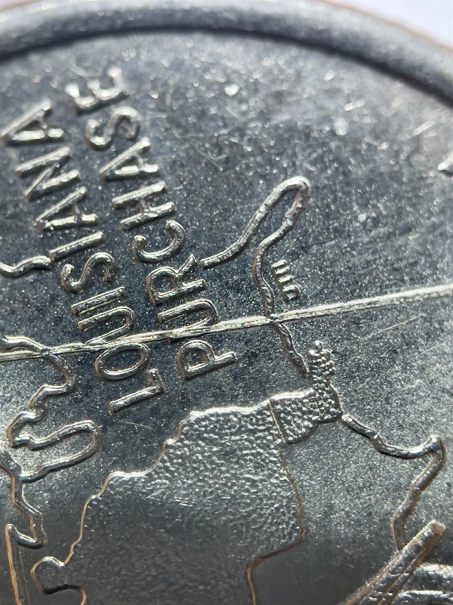 2002-D-Louisiana-Quarter---Weird-Line