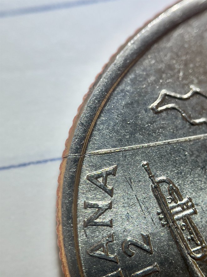 2002-D-Louisiana-Quarter---Weird-Line