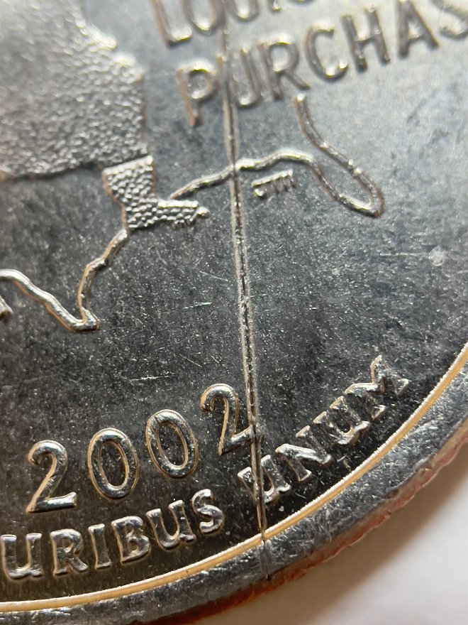 2002-D-Louisiana-Quarter---Weird-Line