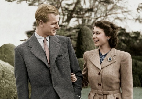 Will-They-Age-The-Queen-Again?-And-Who-Ages-Her?