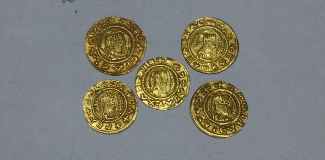 Pls-Help-Me-Identify-This-Collection