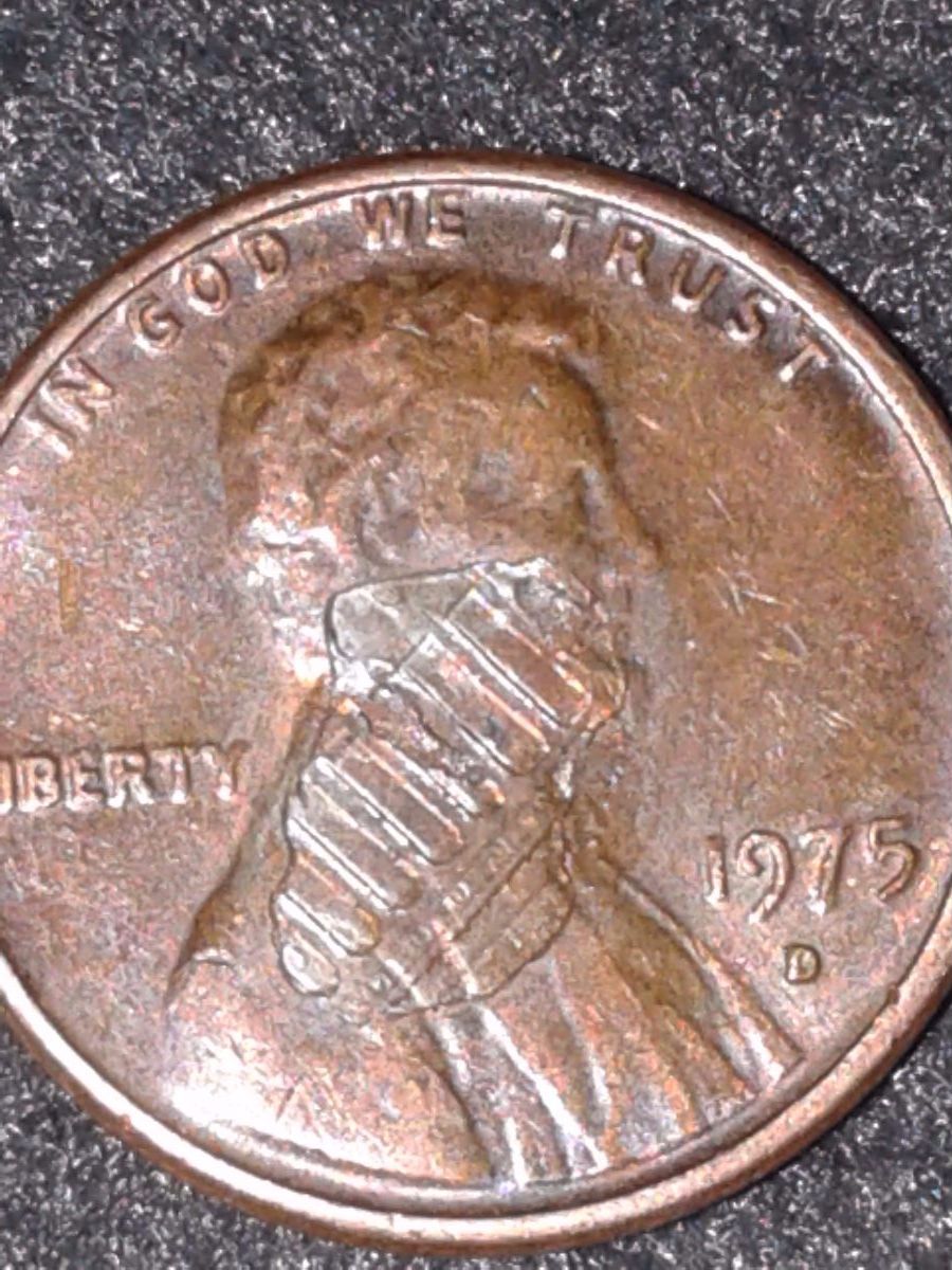 1975-D-Penny-With-Strange-Over-Stamp-On-The-Front