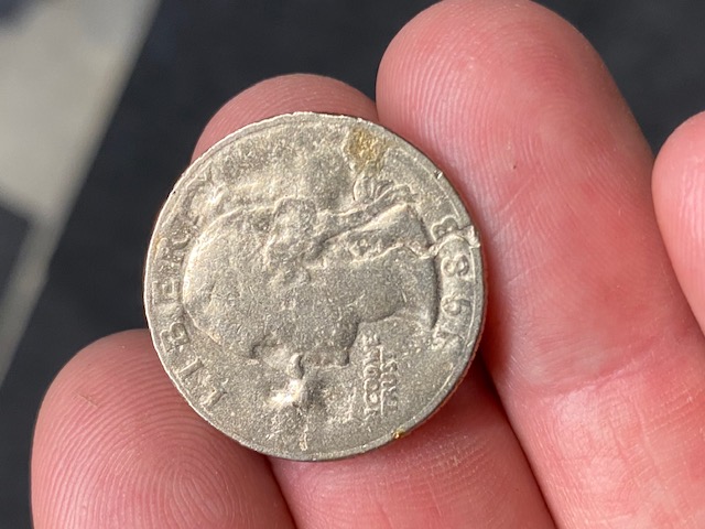 1983-Washington-Quarter---Damage-Or-Something-Else