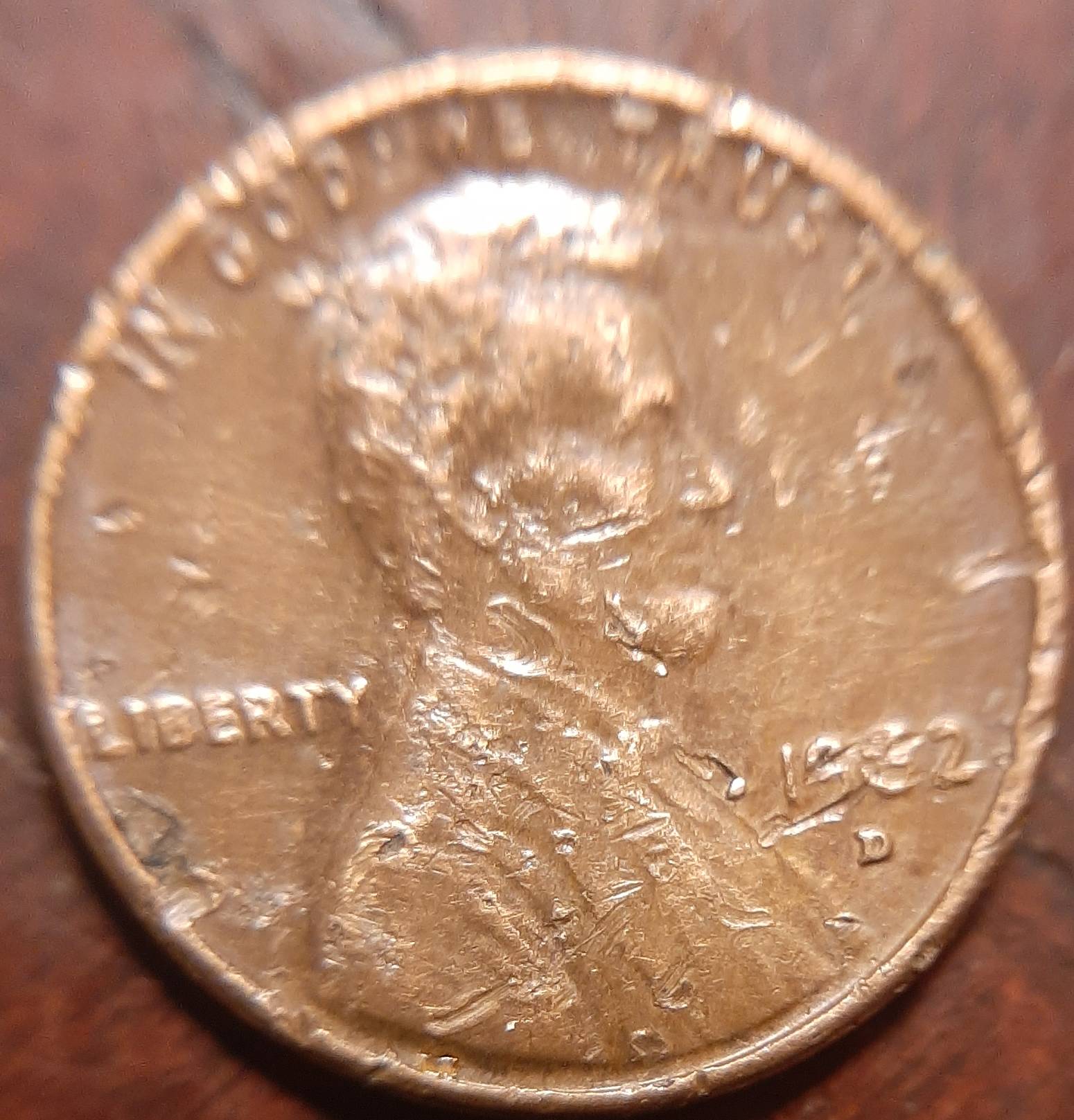 1982-Lincoln-Memorial-Cent---Is-This-An-Error-Or-Damage-To-The-Coin