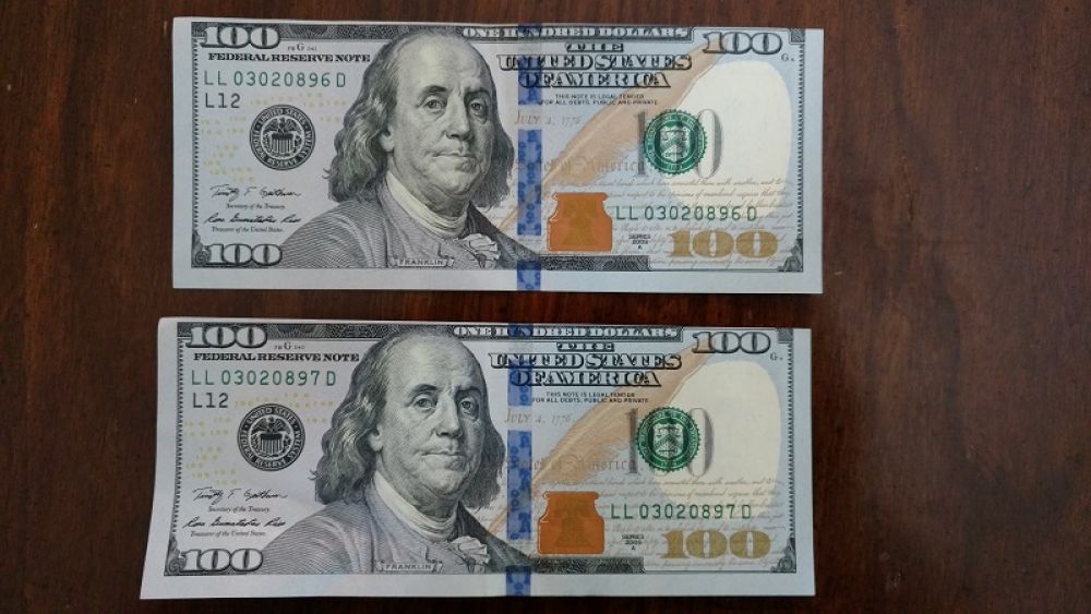 Miscut-2009A-$100-Bills