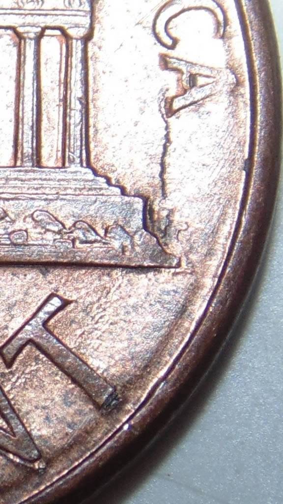1990-Penny-With-Die-Crack-Through-Designers-Mark,-Maybe!