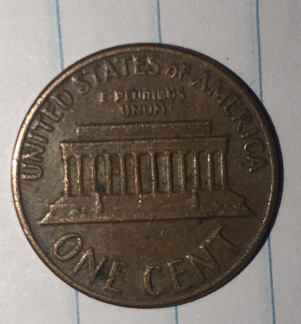 1970-Lincoln-Memorial-Cent-With-Floating-Roof-With-No-FG-Initials