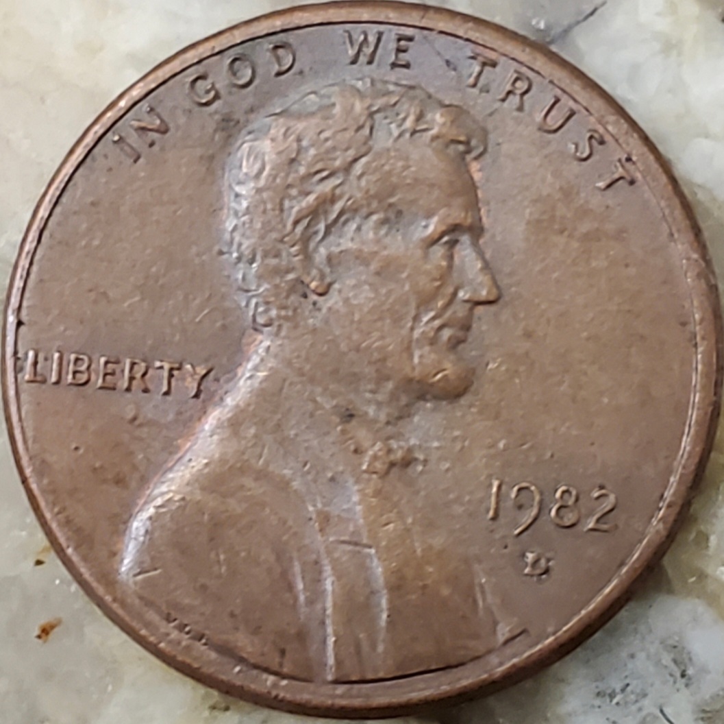 1982-D-Memorial-Penny-With-Part-Of-9-Missing.-Also,-Is-It-A-Small-Date?