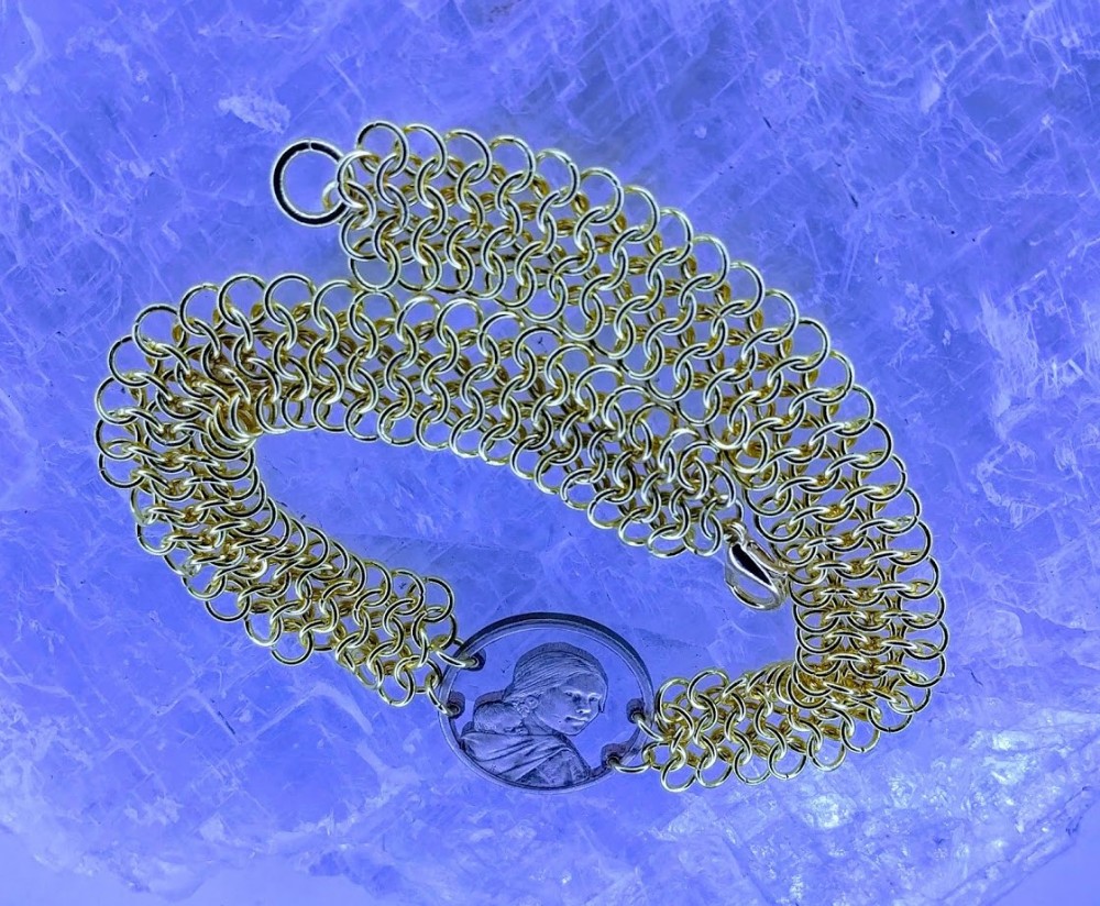 Golden-Dollar-On-Golden-Chain