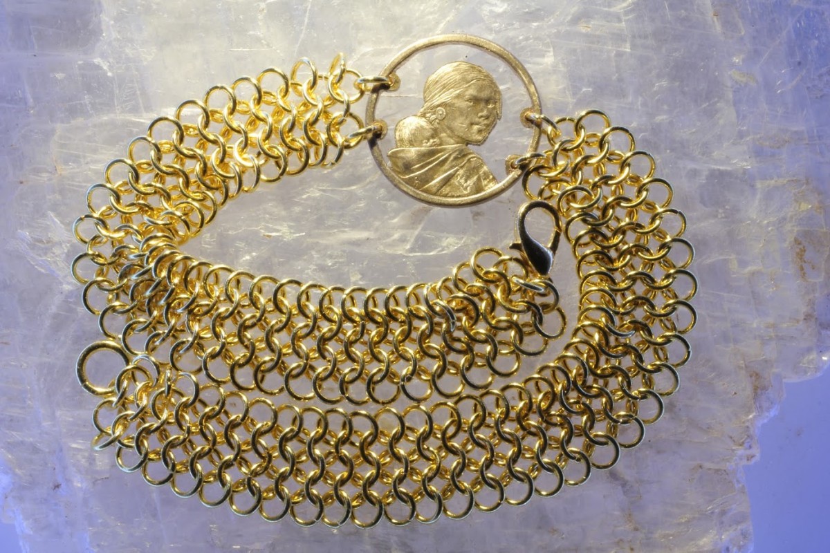 Golden-Dollar-On-Golden-Chain