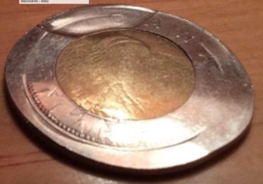 2005-Toonie....mint-Error?-Very-Weird.