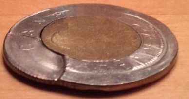 2005-Toonie....mint-Error?-Very-Weird.