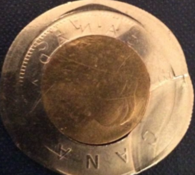 2005-Toonie....mint-Error?-Very-Weird.
