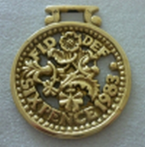 UK-1983-Sixpence-Horse-Brass