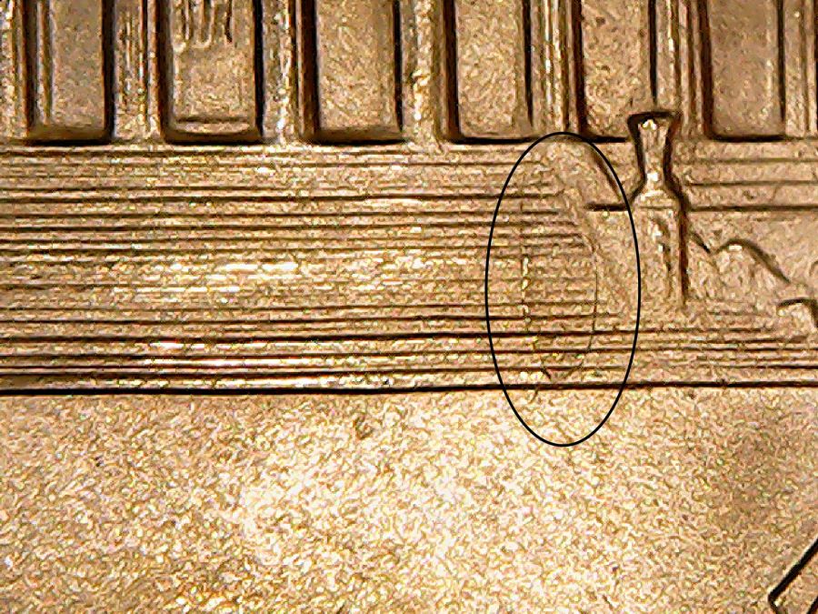 1995-LMC-Die-Crack-In-The-Shape-Of-A-Large-Ellipse