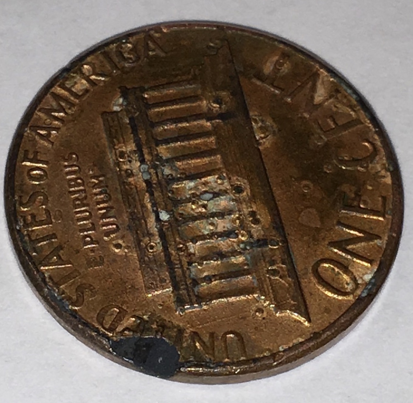 Strange1983-Lincoln-Cent.the-Rim-Is-Broken-With-Copper-Dots-On-Reverse