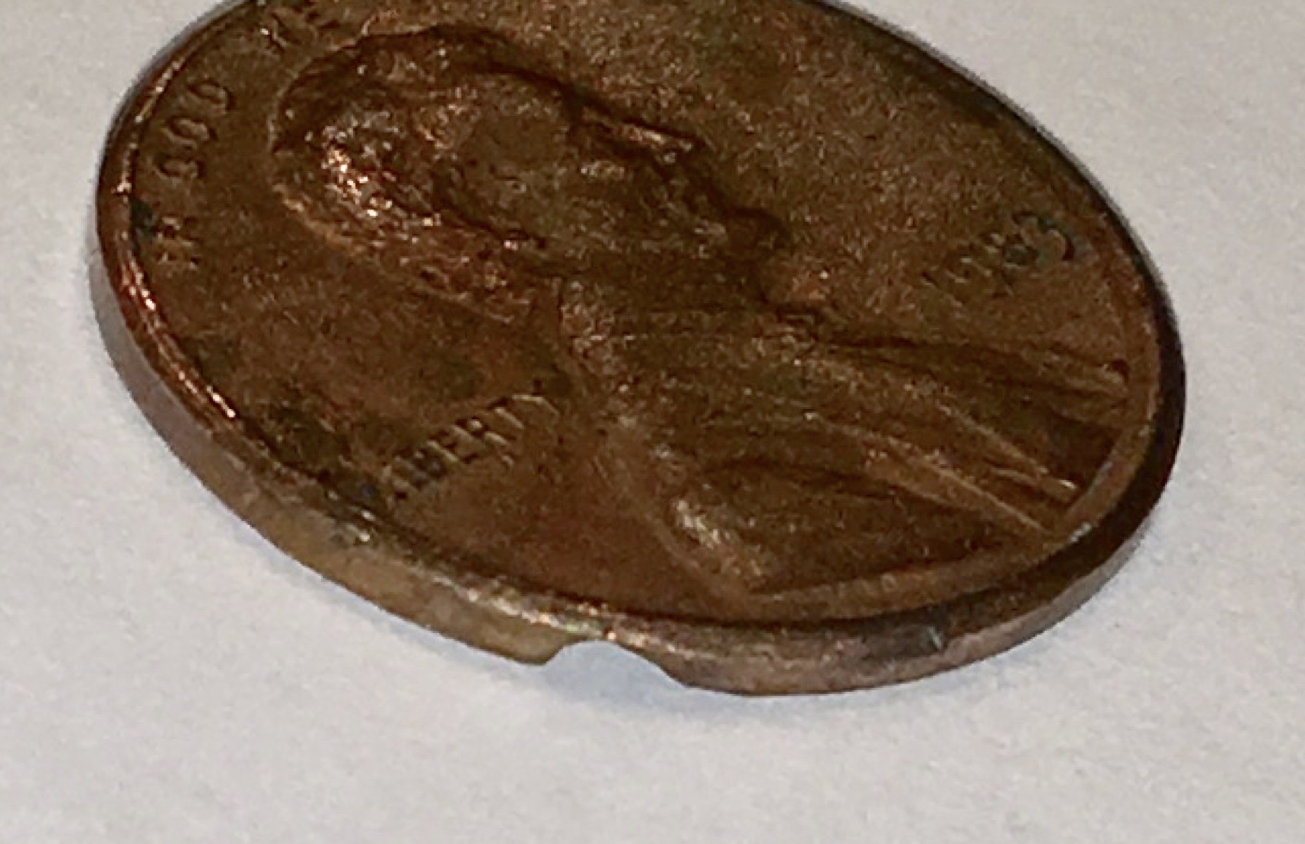 Strange1983-Lincoln-Cent.the-Rim-Is-Broken-With-Copper-Dots-On-Reverse