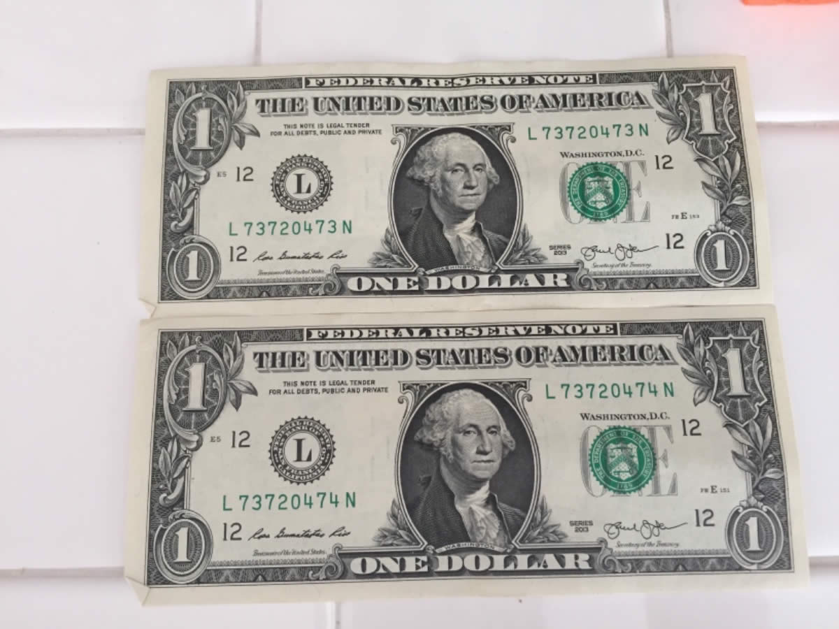 Two-$1-Bills-With-Error?