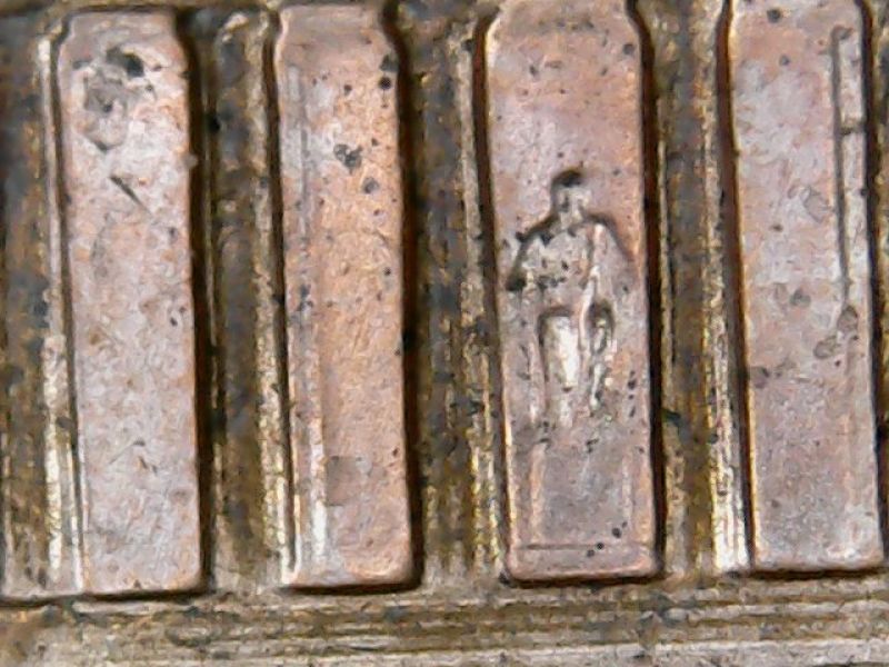 2008-D-Funny-Looking-Leg-On-Lincoln