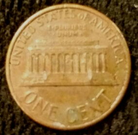 1988-D-Lincoln-Penny-With-A-Size-Of-A-Penny-On-Part-Of-Lincoln's-Head-Obv