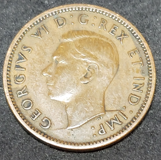 Canadian-1940-Penny,-Wicked-Looking-Die-Crack-Under-Both-Sides-Of-King.-Magnified-Pics