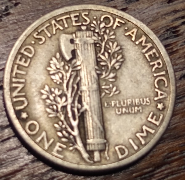 1916-And-1936-Mercury-Dime-.-Grades-In-Contrast.
