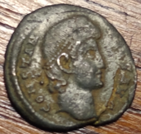 Attribution-Help-Please;-Small-Late-Roman-Bronze-Coin
