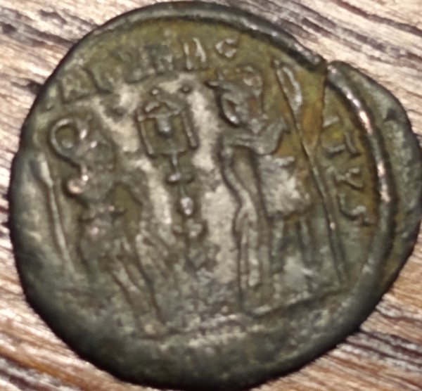 Attribution-Help-Please;-Small-Late-Roman-Bronze-Coin