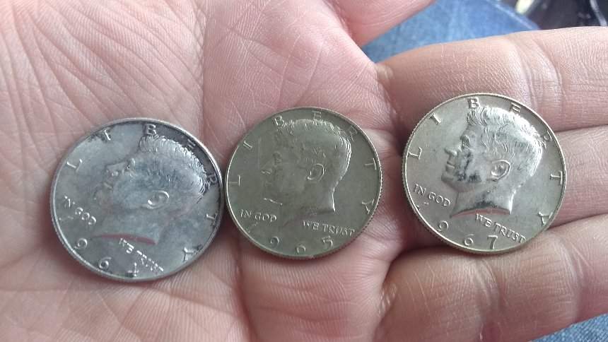 Girlfriend-Score's-1952,1964,1967,1968-Half-Dollar-In-One-Roll