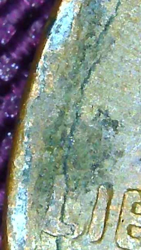 1987-Penny-With-A-Crack-Under-The-Letters?